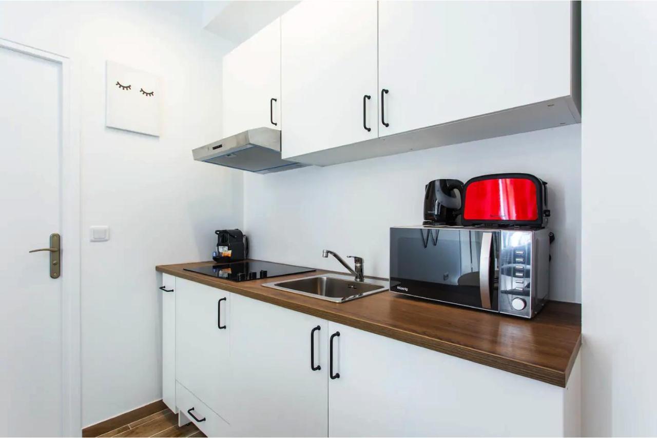 Cmg Place De Clichy - Metro Europe Apartment Paris Luaran gambar