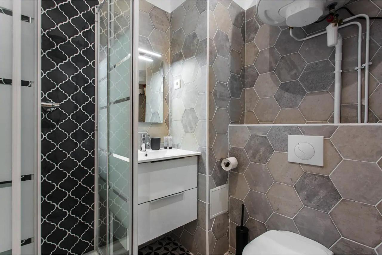Cmg Place De Clichy - Metro Europe Apartment Paris Luaran gambar
