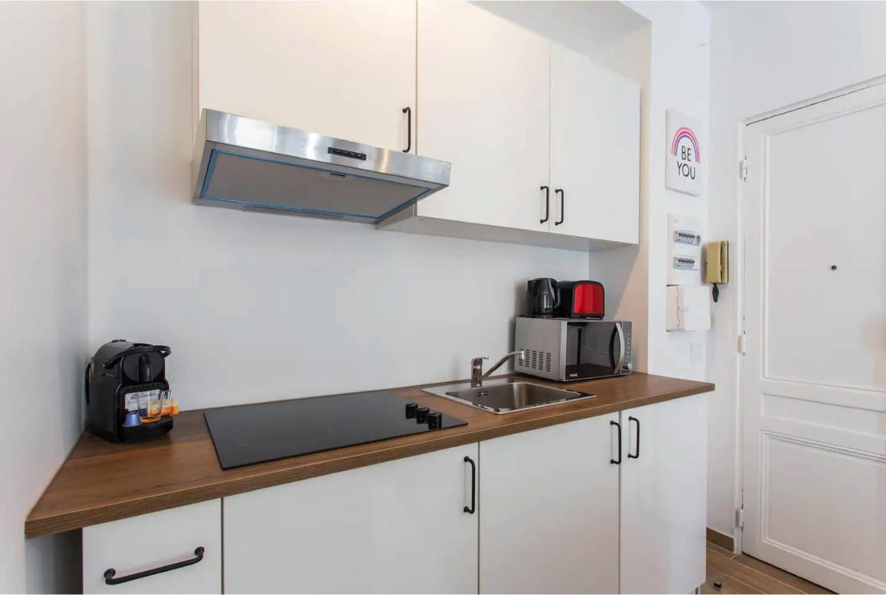 Cmg Place De Clichy - Metro Europe Apartment Paris Luaran gambar